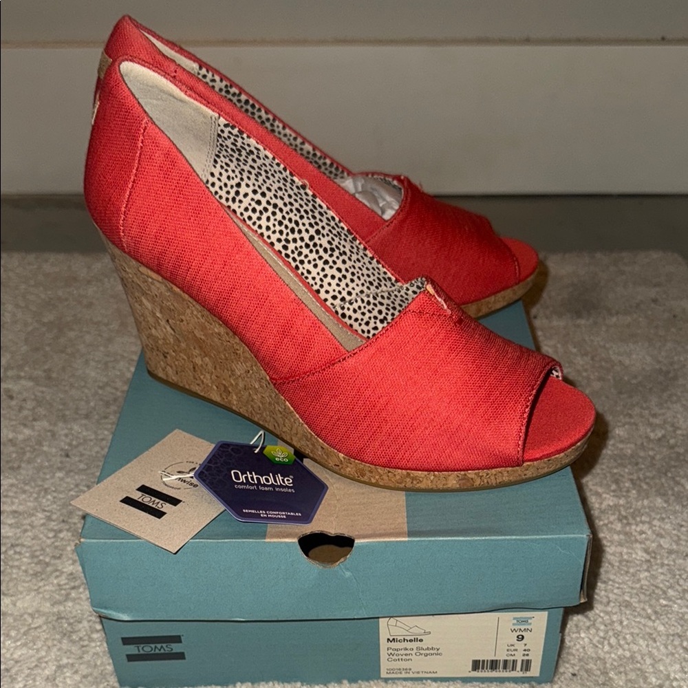 NWT TOMS: Michelle wedge